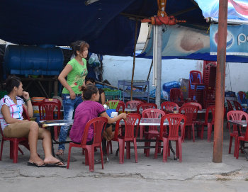 Еда во Вьетнаме, поесть в Нья Чанге - уличный ресторан для местных