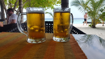 Пляжный бар в отеле Select Meedhupparu  на Мальдивах