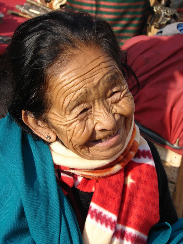 Непал, колоритная бабушка. Илиан тур.