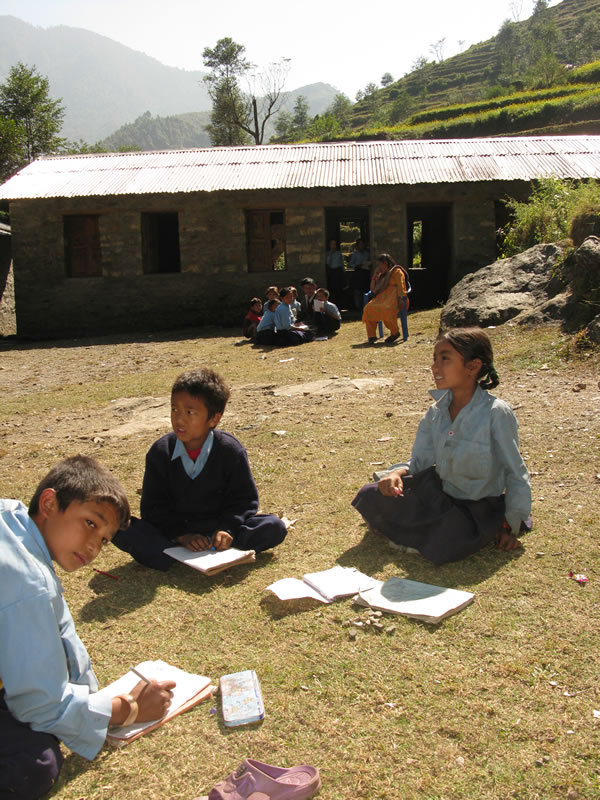 Непал. Школа в горном селении. Илиан тур.