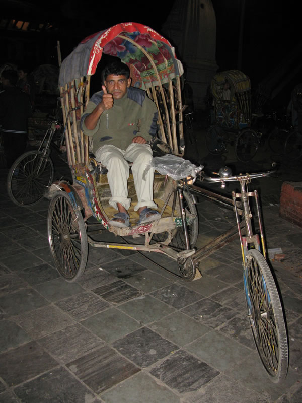 Непал. Типичный рикша. Илиан тур.