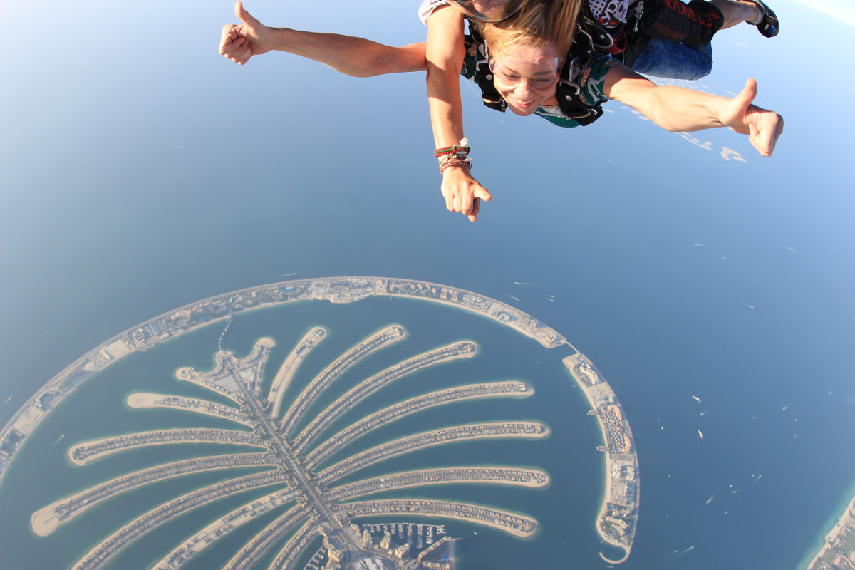 Прыжок с парашутом - Dubai skydrive